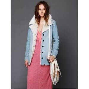 Free People Light Blue Jean Jacket with White Fur Collar